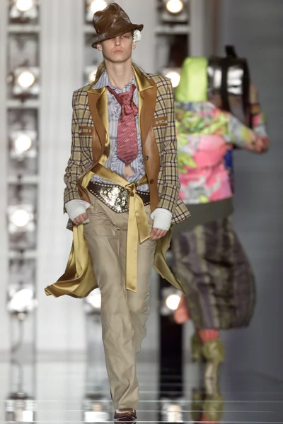Look 19